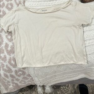 Hollister Women's Beige Crop Top